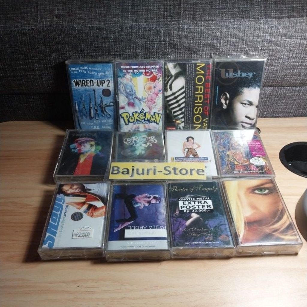 Kaset Pita Barat "Pokemon" "Van Morrison" "Usher" "The Shinning" "The Rasmus" "Vanessa Mae" "Santana