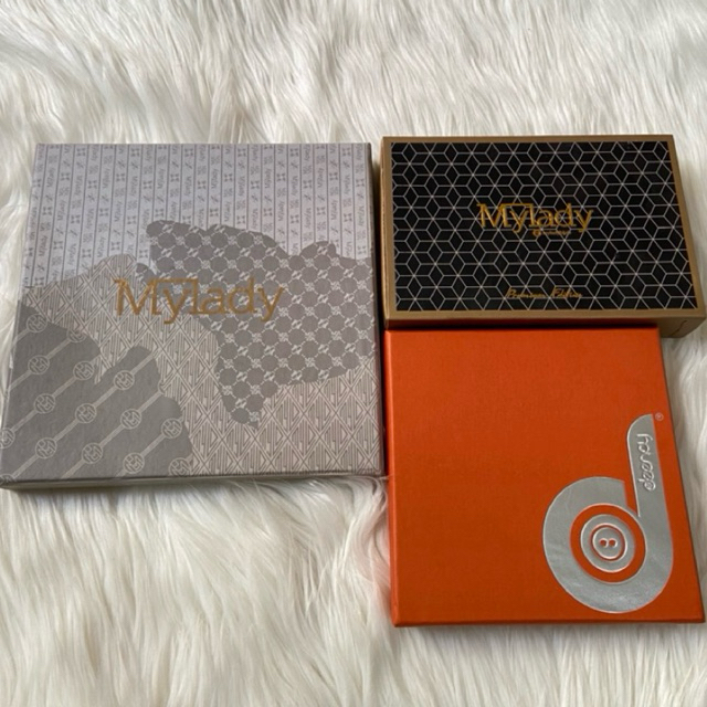 

Box for Hijab Mylady Deenay Soft box and Hard box for Gift Scarves Signature Monogram