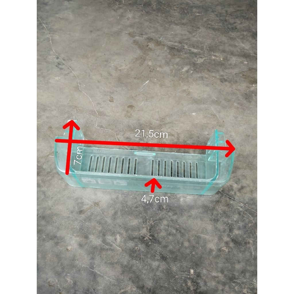 Rak kulkas polytron di pintu