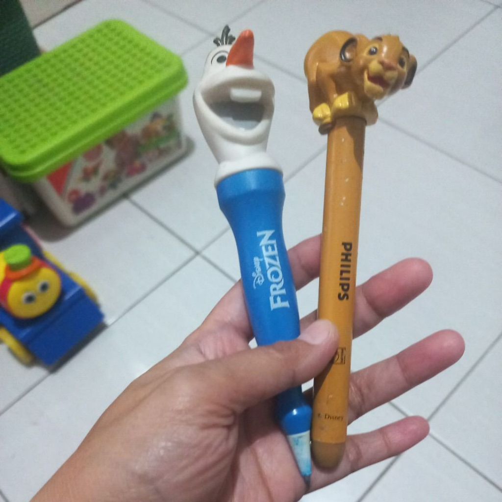 

Preloved♥️ Pen Olaf Frozen & Senter Simba, Disney