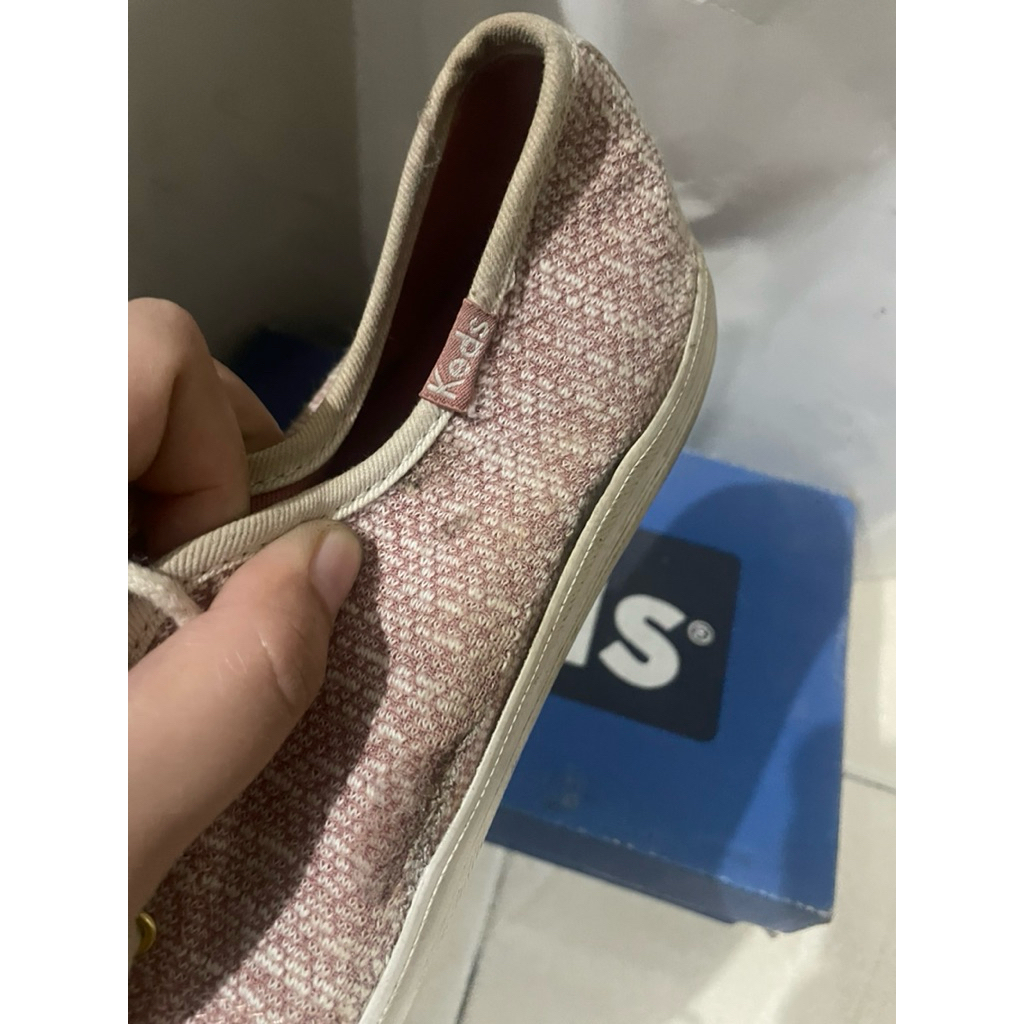 [PRELOVED WITH DEFECT] SEPATU SNEAKERS KEDS SIZE 37.5 WARNA PINK