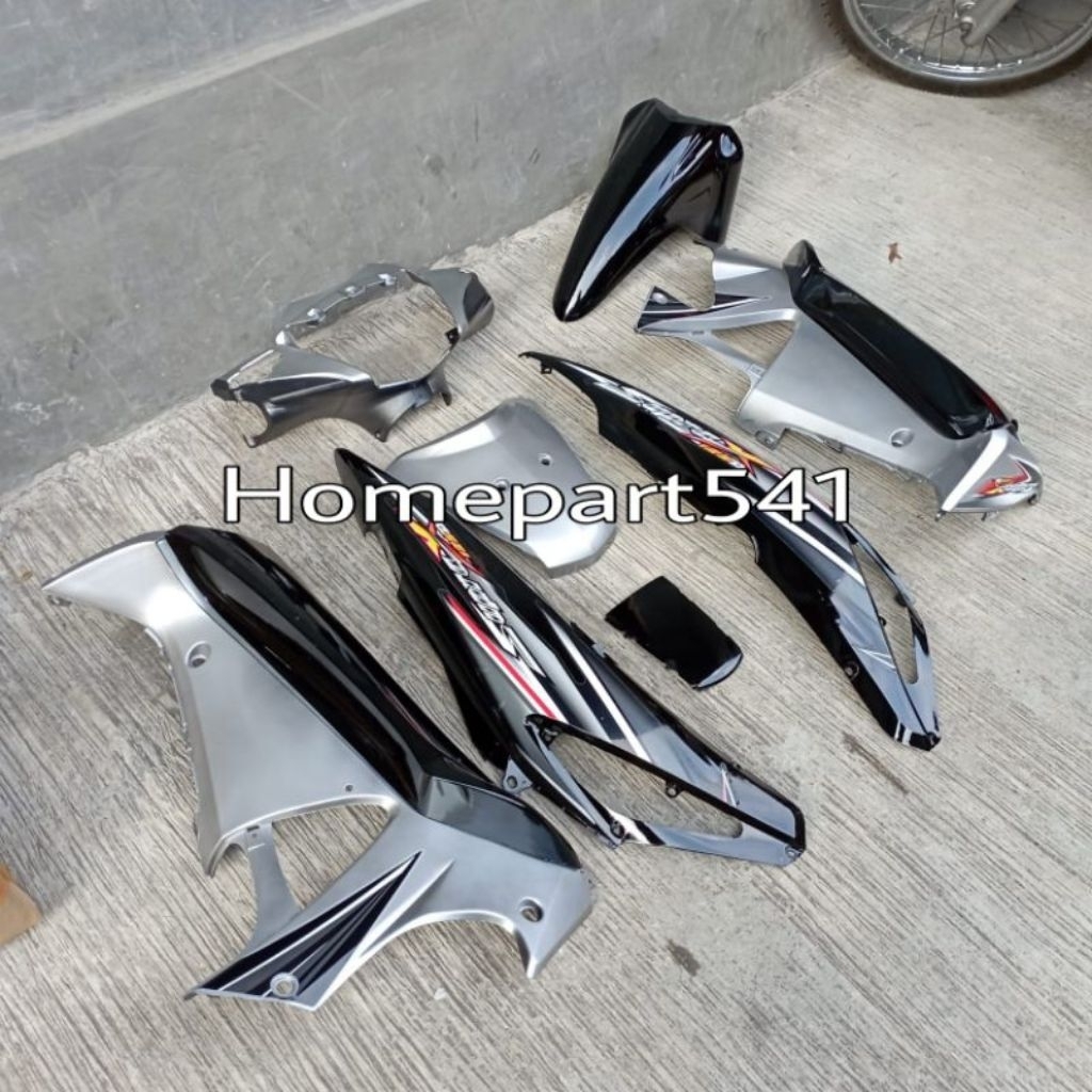 cover body halus Supra x 125 lama hitam silver body halus Supra x 125 d