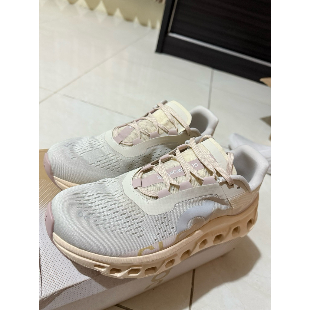 On Cloudmonster Moon Fawn