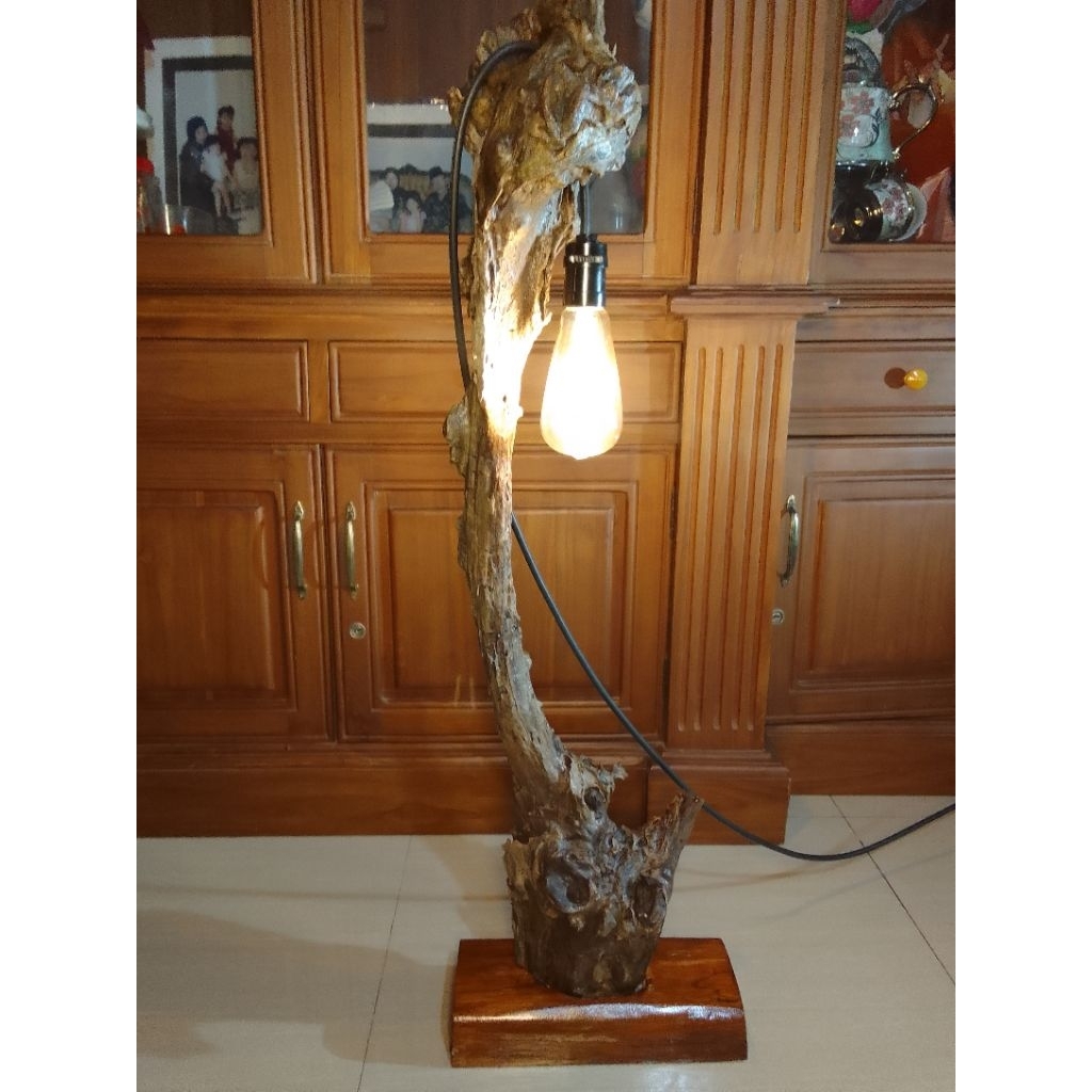 Standing lamp lampu lantai kayu korosi Rustic
