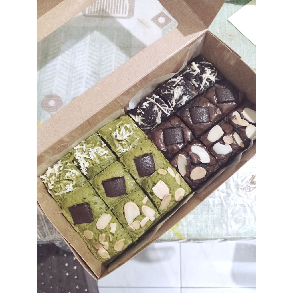 

Fudgy Brownies Mix Coklat + Matcha ukuran 20x10 cm