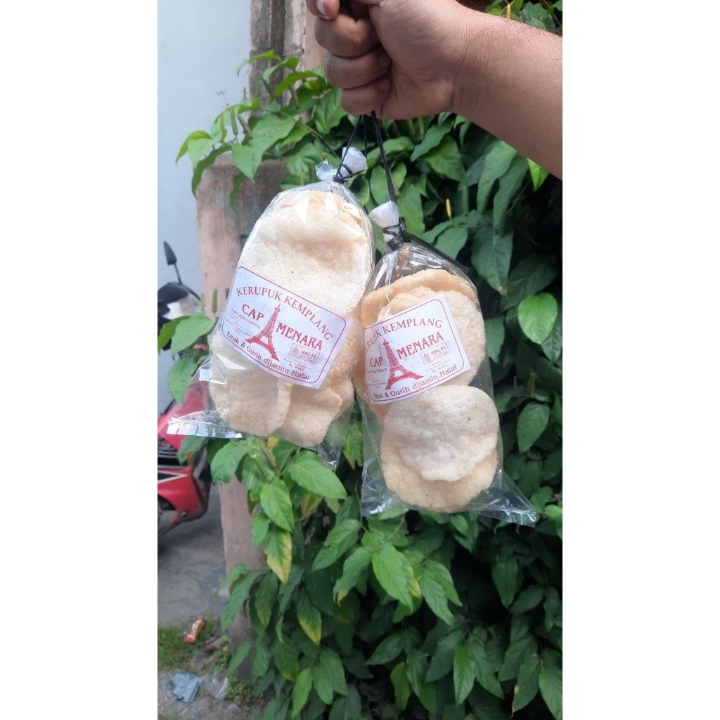 

Kerupuk Kemplang Goreng Ikan + Sambal 1 Pack Isi 10 pcs – Oleh-oleh Khas Lampung Renyah Gurih Premium