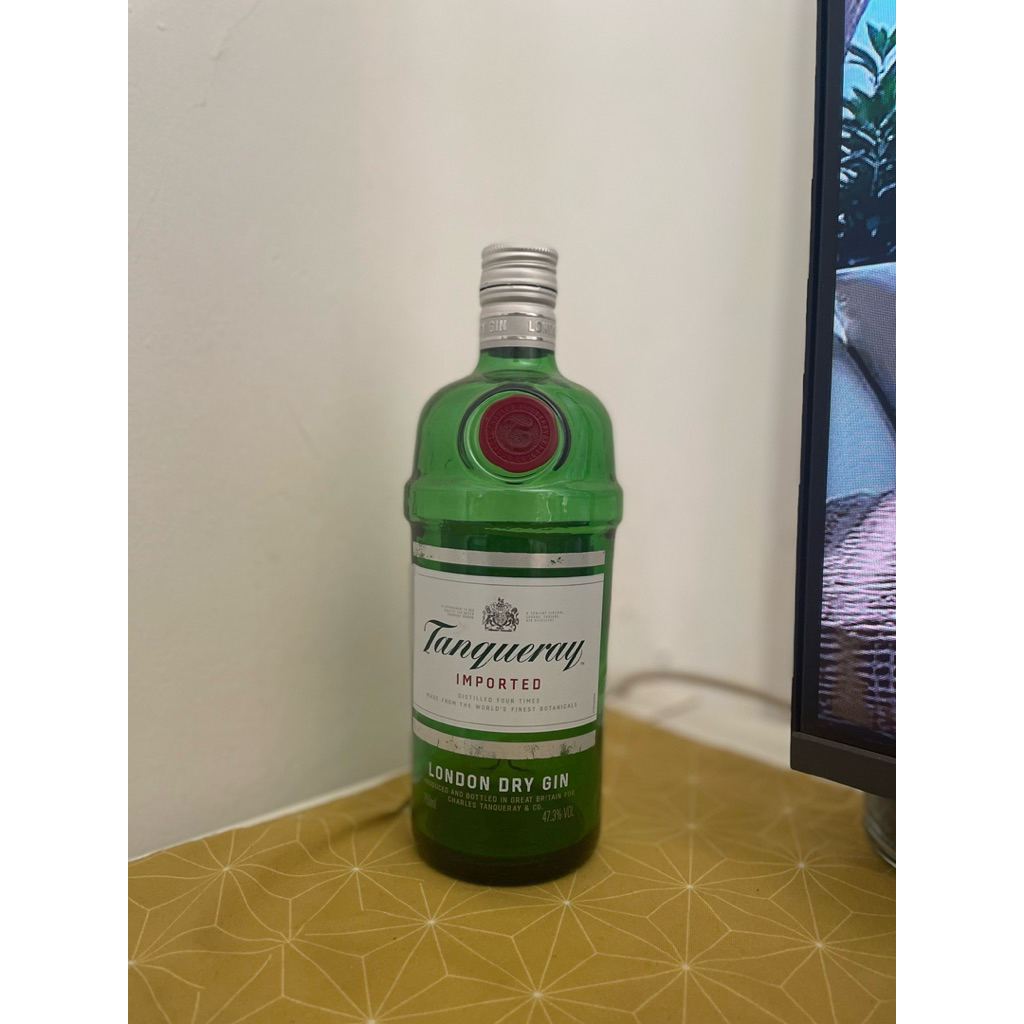 Botol Kosong Tanqueray Dry Gin – Untuk Dekorasi Cafe, Bar, Rumah