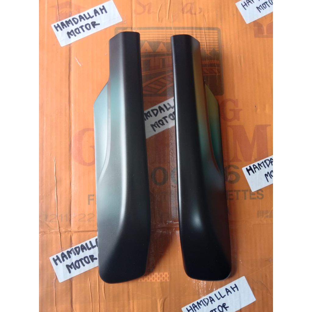 cover tutup roof rack roof rail hitam belakang Mitsubishi Xpander cross original harga satuan