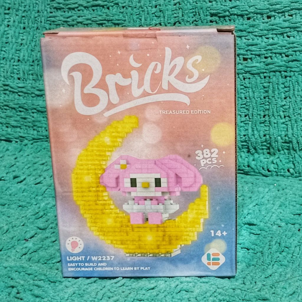 Bricks bulan sanrio/ mainan bricks