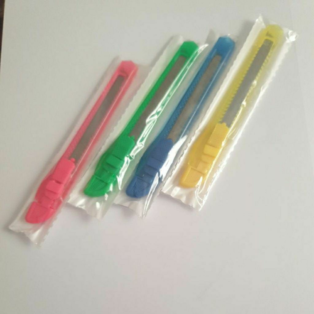 

Pisau cutter pemotong