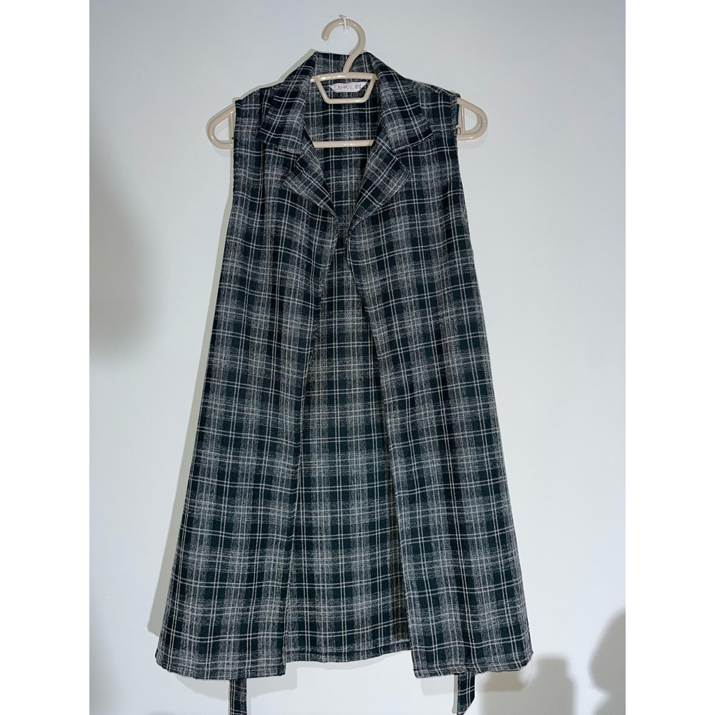 OUTER PANJANG TANPA LENGAN MOTIF KOTAK