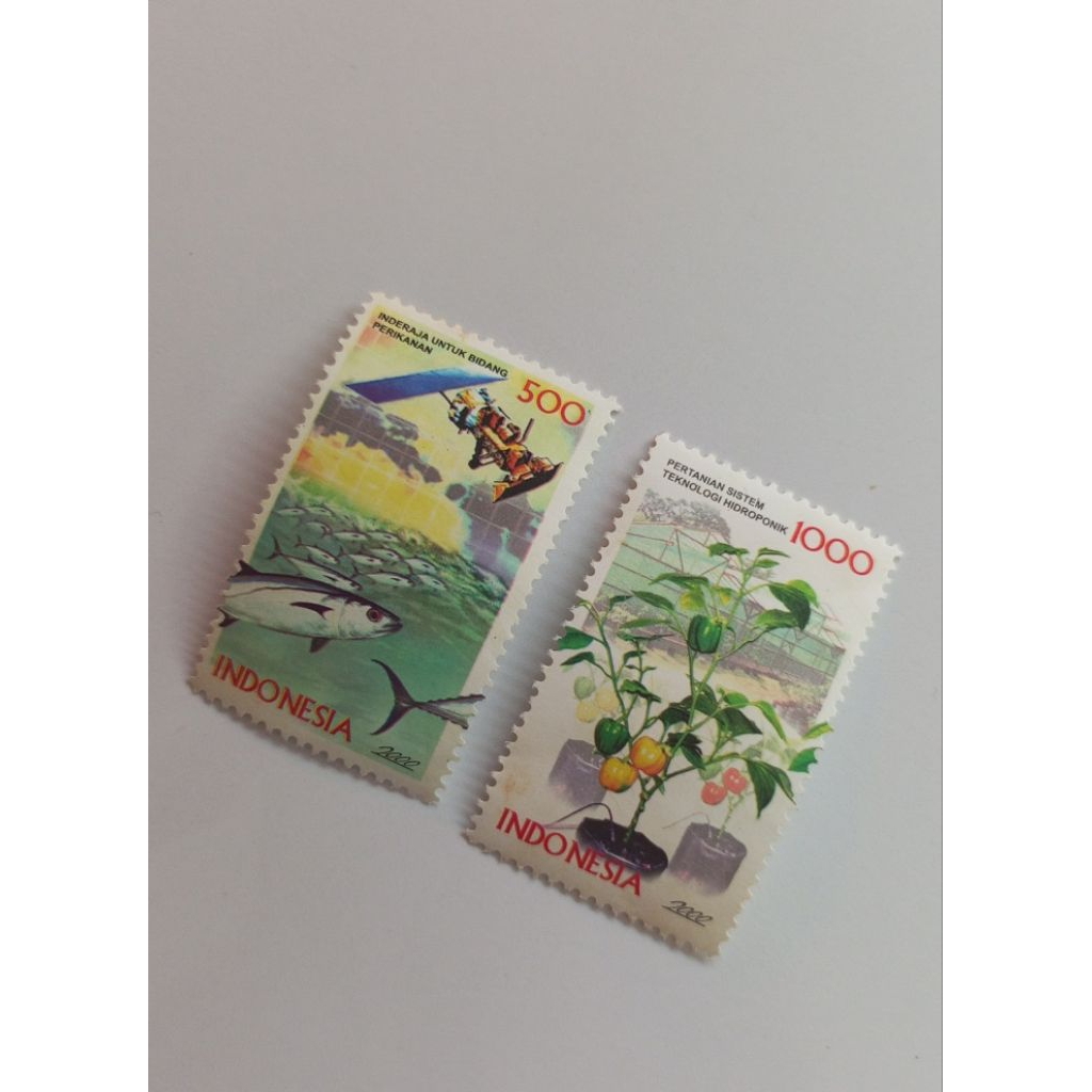 

2 pcs Perangko seri Bidang Perikanan dan Bidang Pertanian tahun 2000