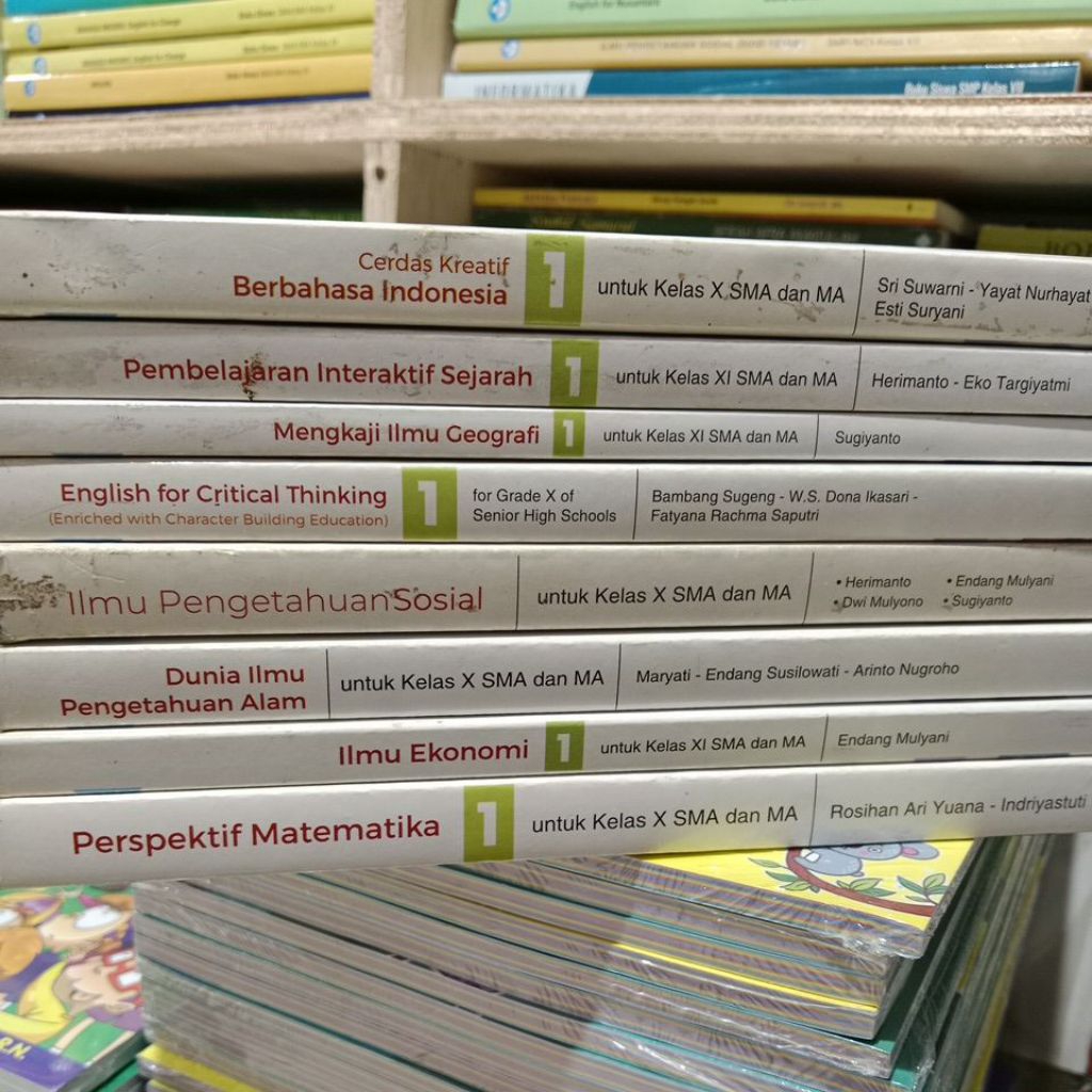 BUKU BEKAS ILMU PENGETAHUAN SOSIAL. DUNIA ILMU PENGETAHUAN ALAM. ILMU EKONOMI KELAS X . XI SMA KUMER
