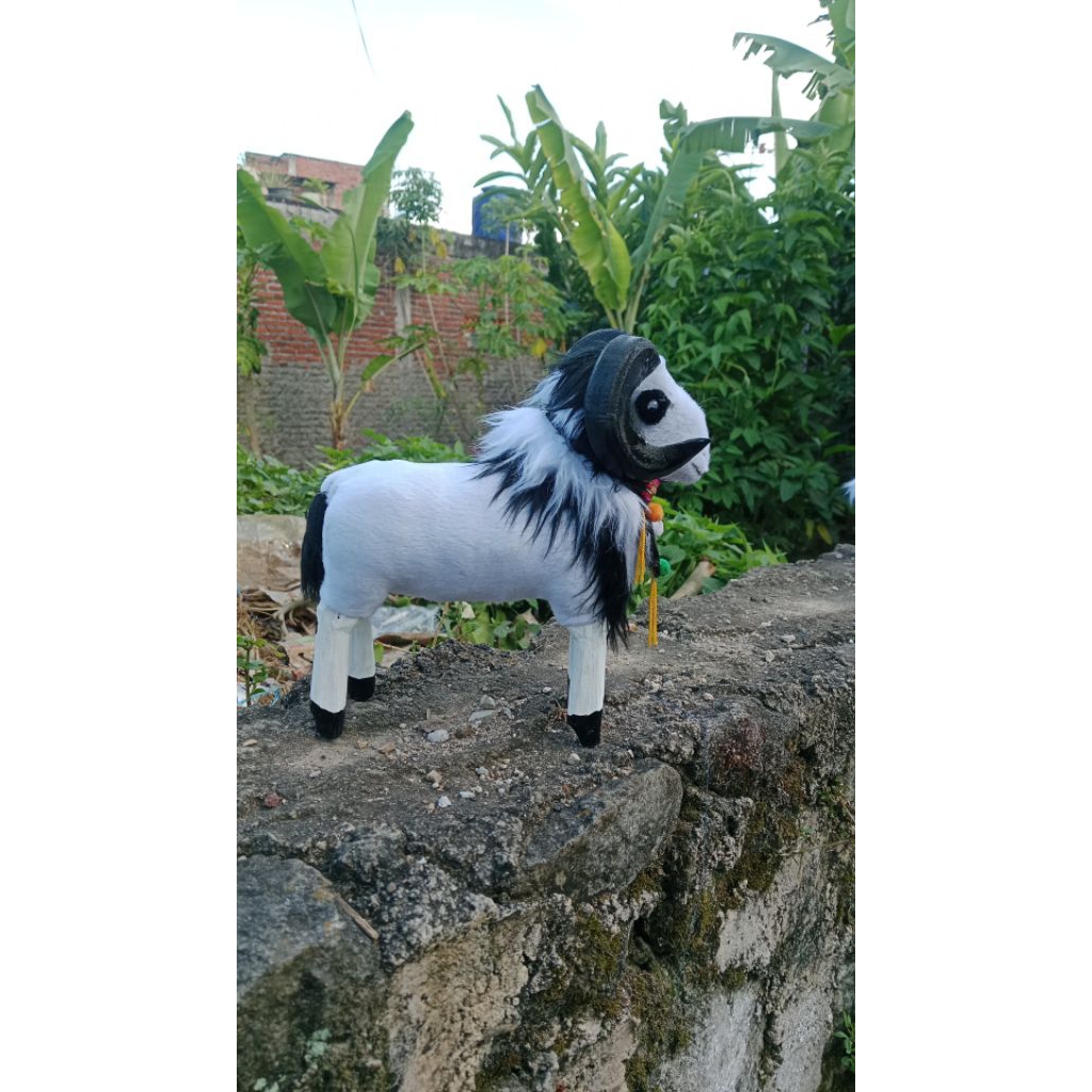 Mainan Domba Adu Miniature Boneka Domba Asli Garut Domba Adu Ketangkasan