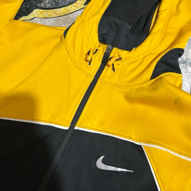 Jaket Nike Therma Zipper Kondisi Terbaik