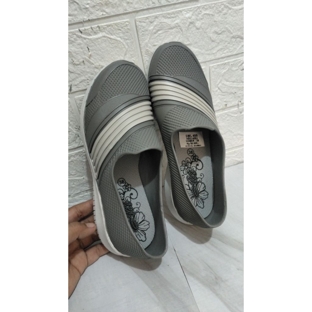 sepatu karet wanita pro att warna abu ukuran 38