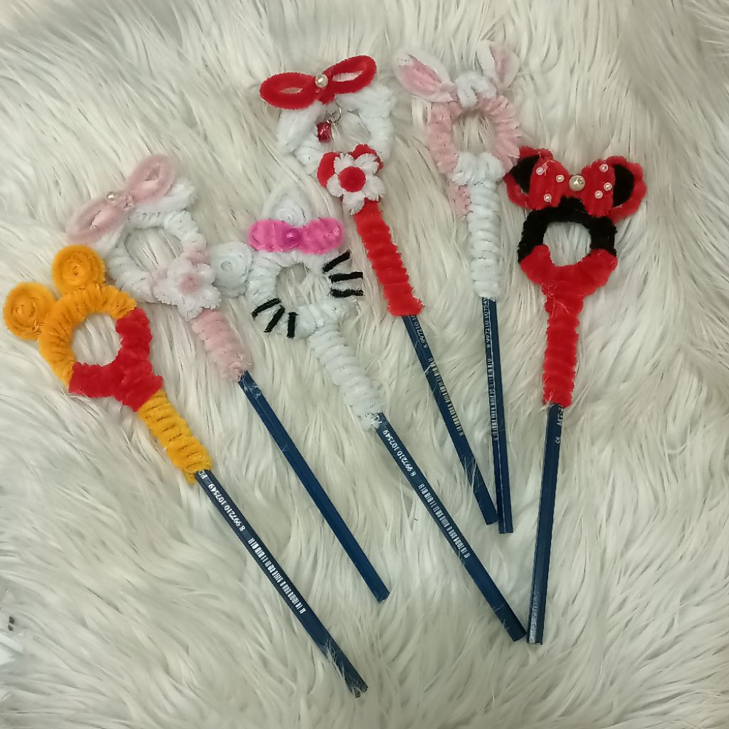 

pensil karakter lucu