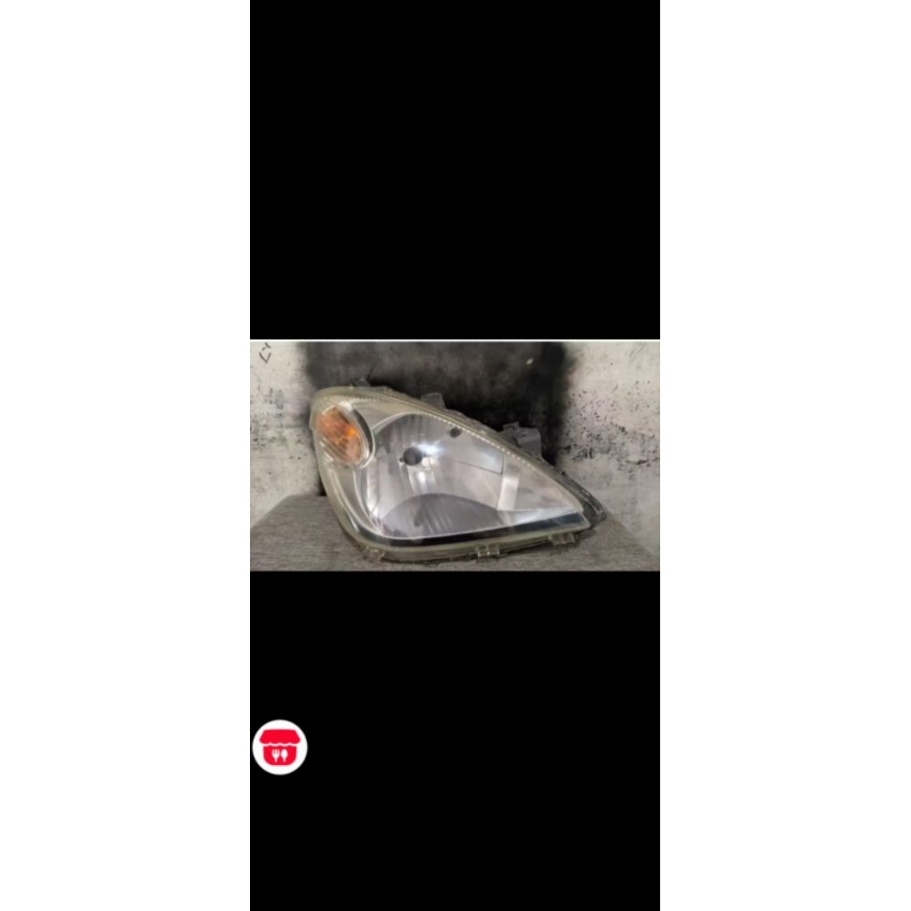 Lampu Depan Mobil Avanza sebelah kanan (second)