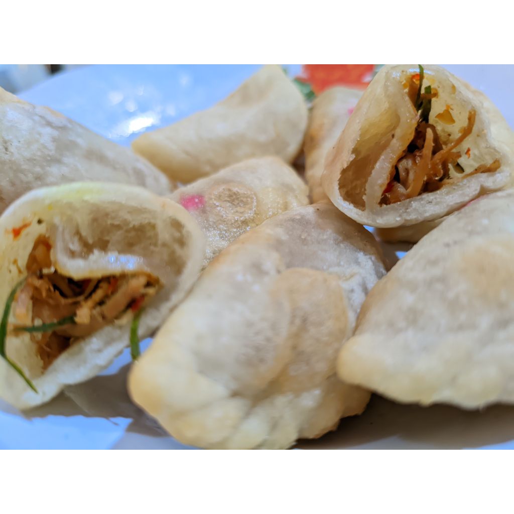 

CIRENG ISI AYAM SUWIR FROZEN FOOD 1 PACK 10 PCS UK 8CM