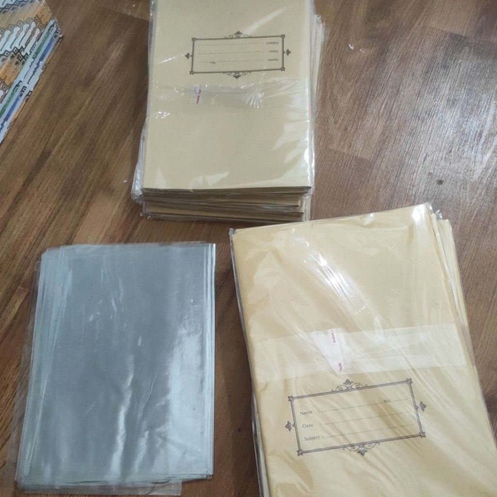 

sampul buku cokelat dan sampul plastik mika kwarto( ukuran sidu) dan boxy ( ukuran campus)