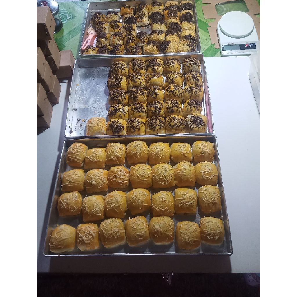 

Bolen pisang coklat dan keju termurah isi 10 bj