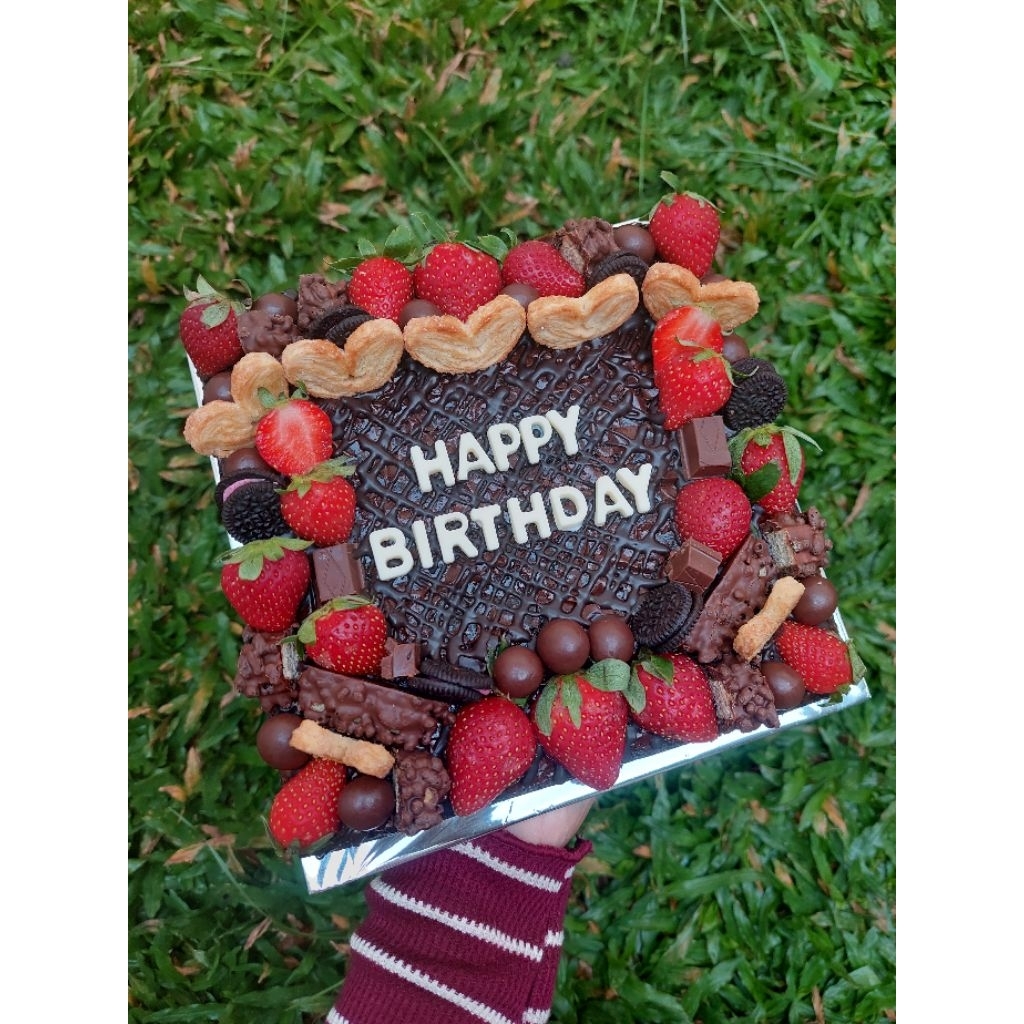 

BROWNIES HIAS 20X20CM DESAIN B