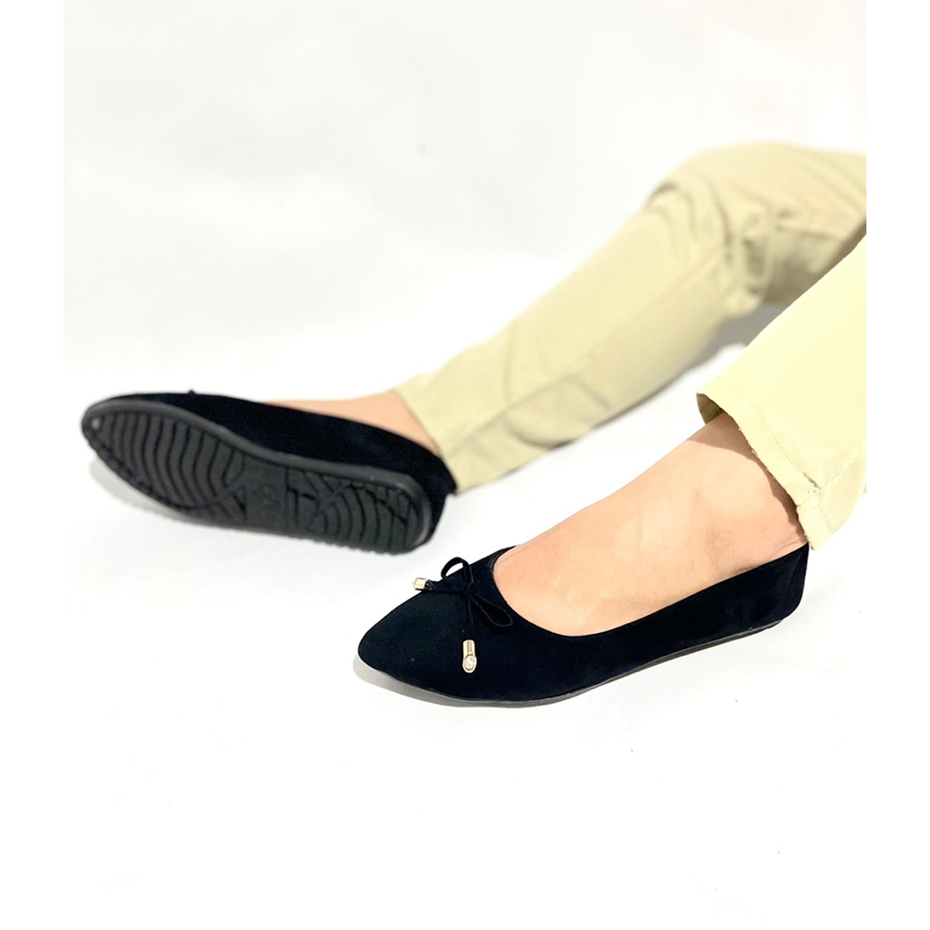 Sepatu Wanita-Balet Flat Shoes Pita Gold Kerja Karet Hitam