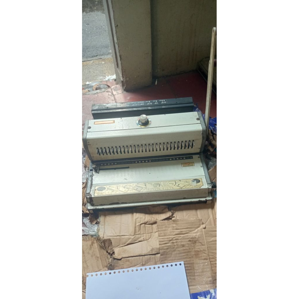 

MESIN JILID SPIRAL KAWAT LUBANG BULAT BESAR F4