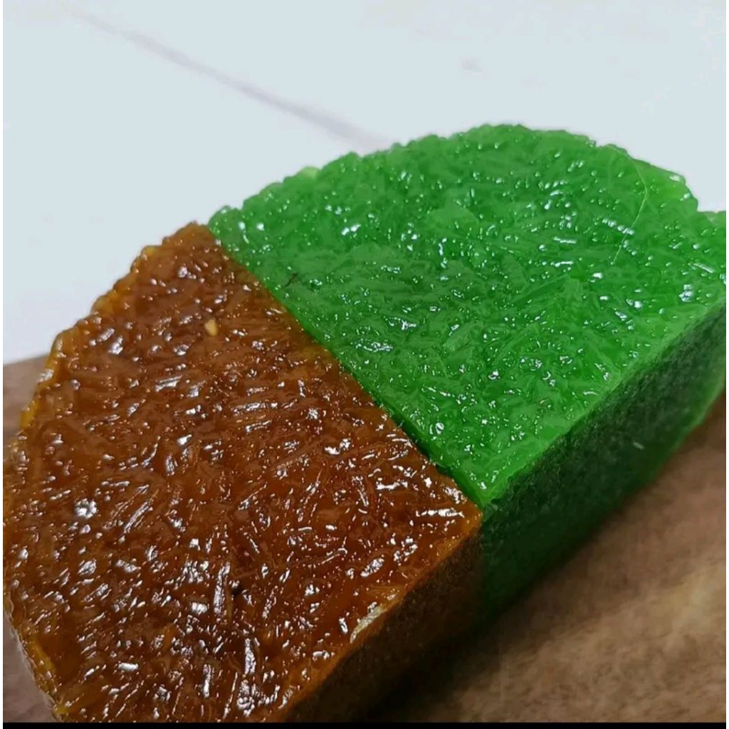 

mix wajik hijau dn wajik gula merah khas BLITAR "500GR