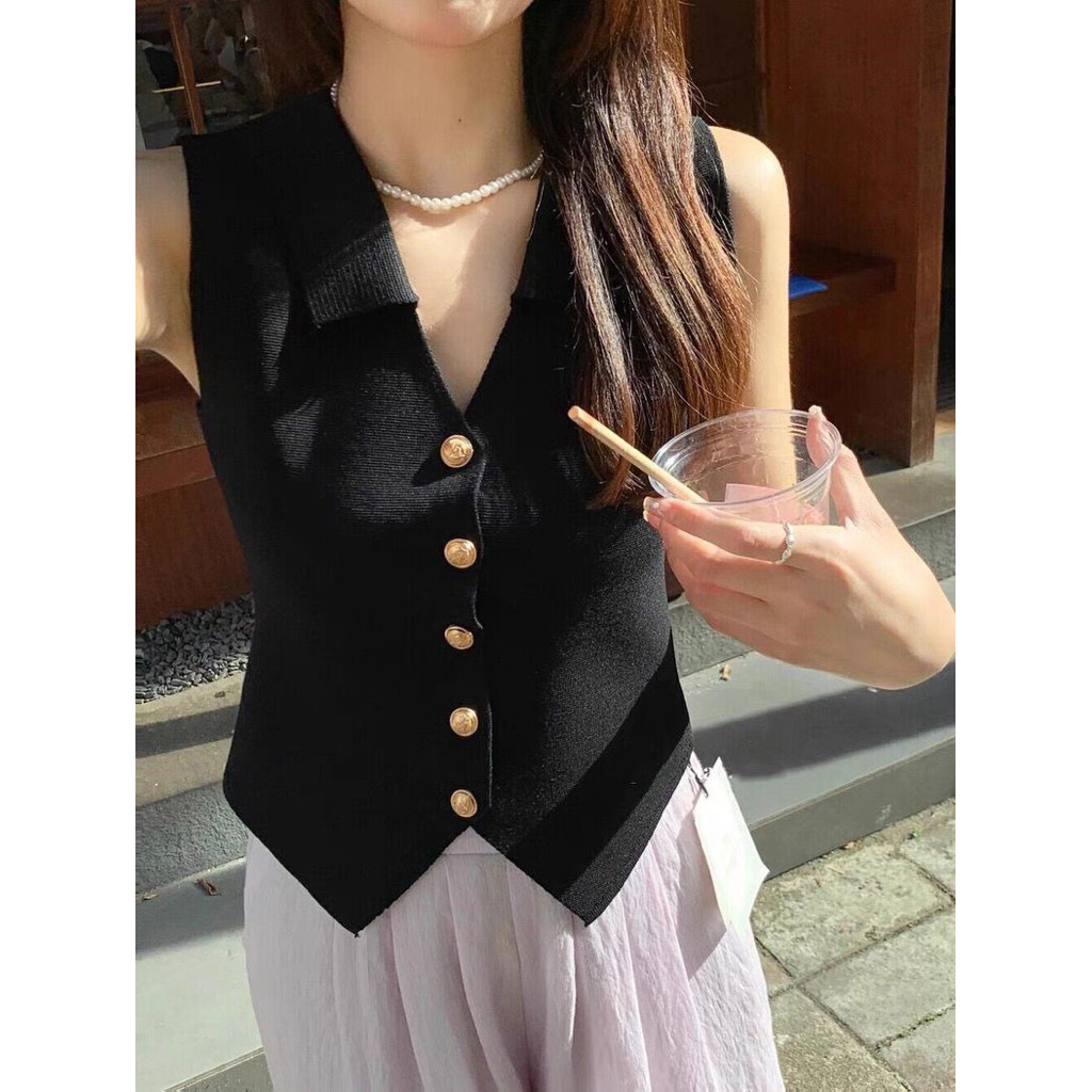 Blouse Knit Wanita Tanpa Lengan V Neck Tombol Gold – Tanktop Rajut Korean Style Elegan