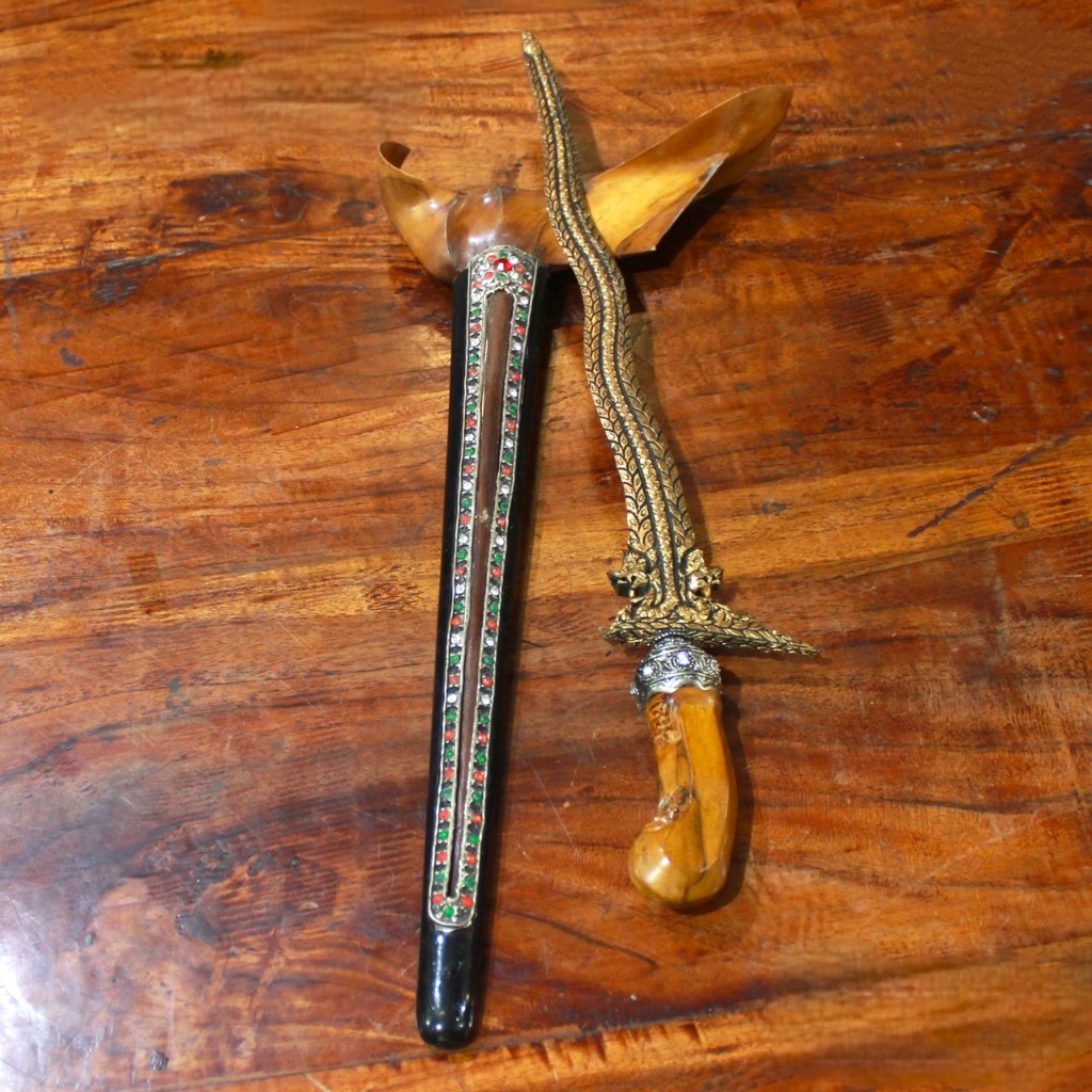 Keris Ladrang Yogya Timo Selut Nogomanten Parisewuli Kamarogan Kemalo Blewah Combong Perak Bakar Bat