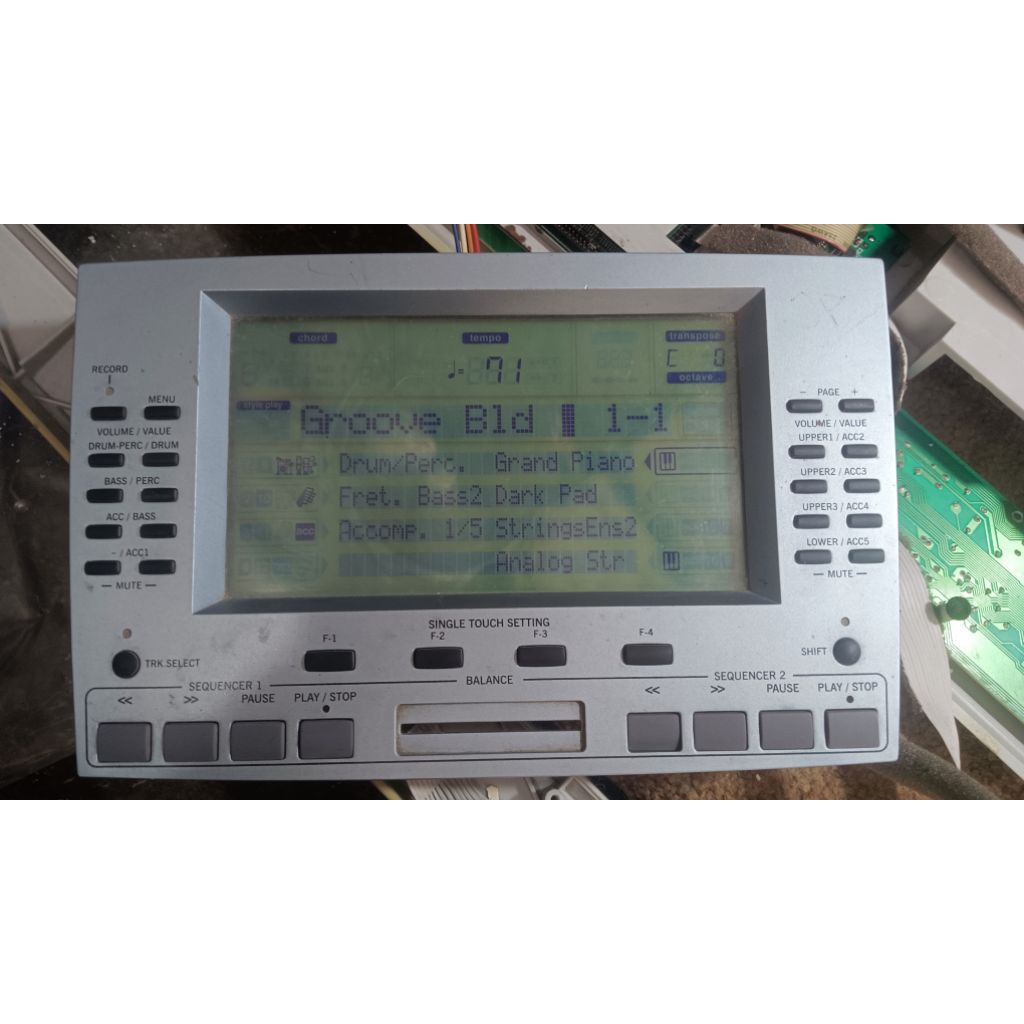 Satu set Layar Lcd keyboard korg PA50 Disket/flasdisk set seperti di foto, kondisi normal semua