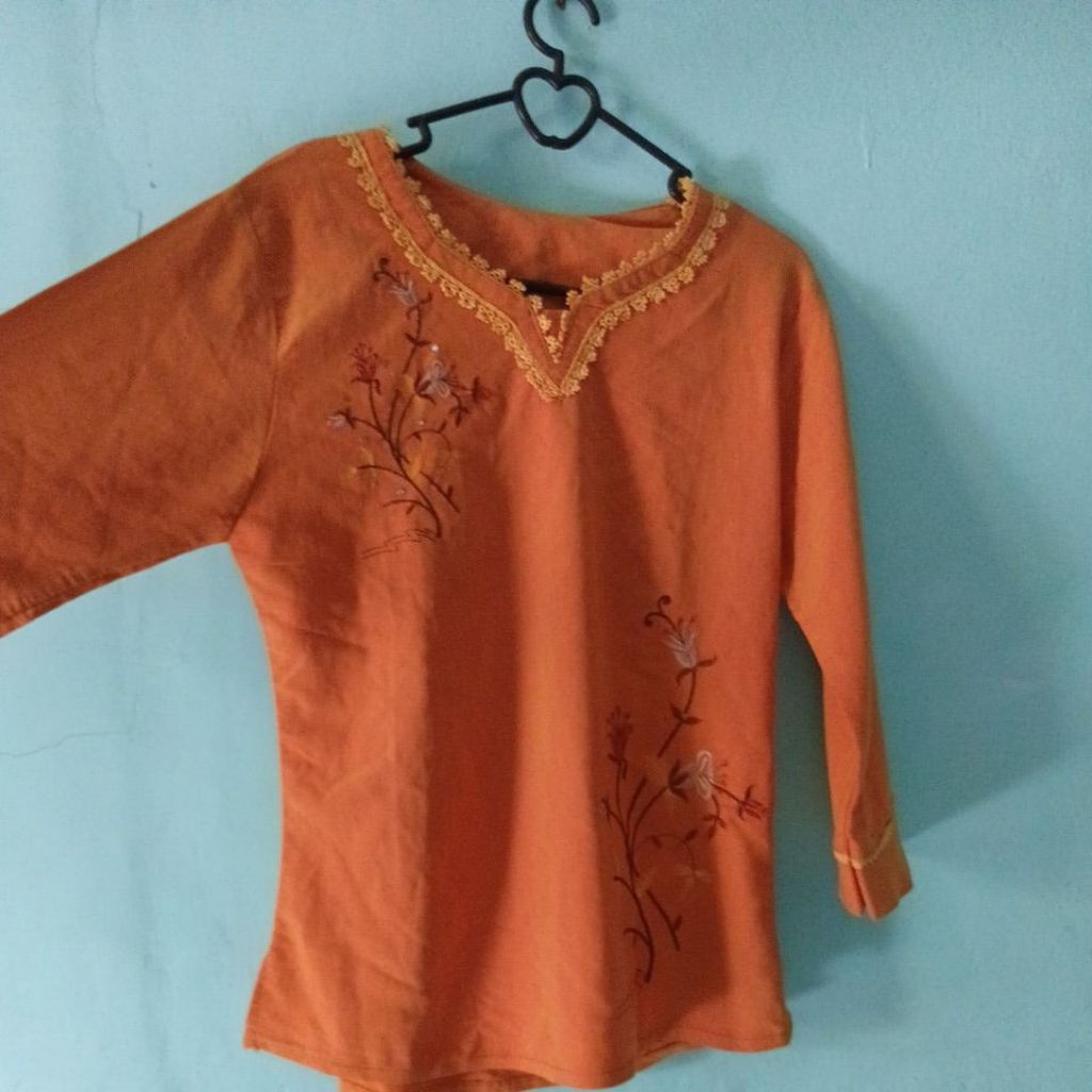 PRELOVED Blouse Wanita Lengan Panjang Bordir - Baju Atasan