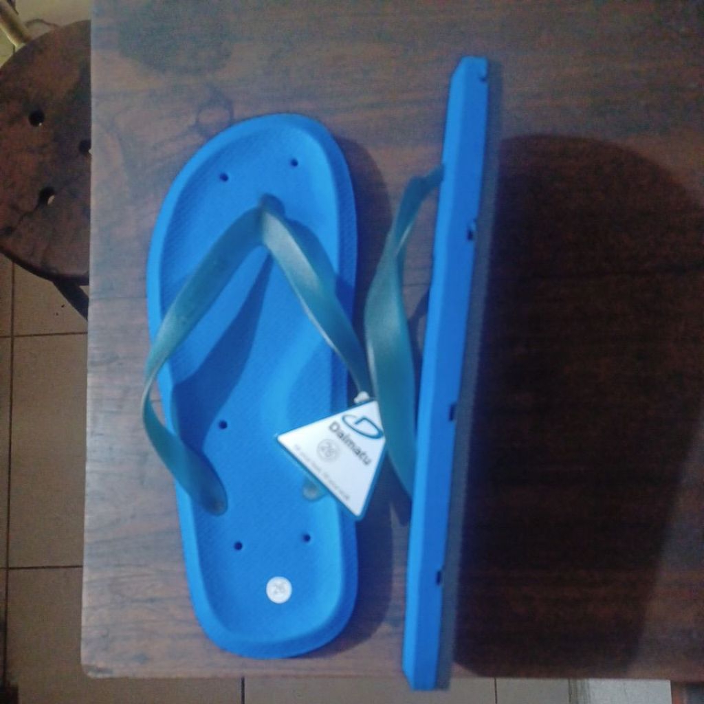 sandal jepit Daimatu