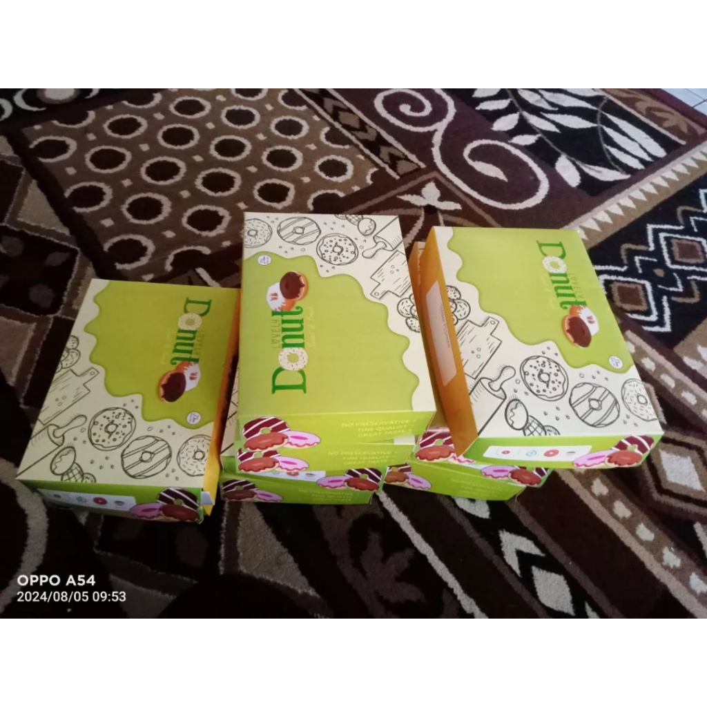 

Dus kardus donat buat isi 12 donat cover hijau muda