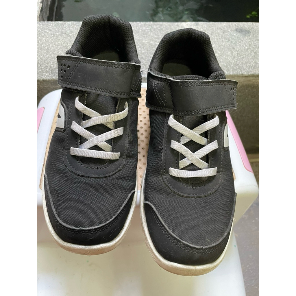 sepatu olahraga badminton anak decathlon