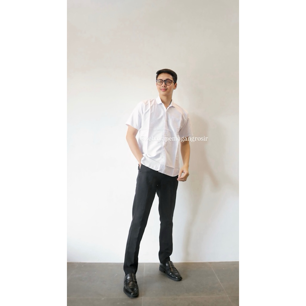 Kemeja Putih Polos Pria Lengan Pendek/Kemeja Putih Polos Pria