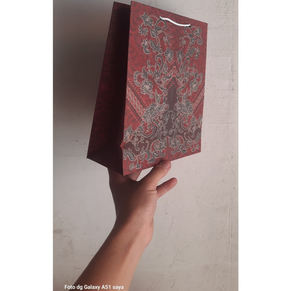 

TAS KERTAS BERMOFIT BATIK 20 X 25/ ISI 12 PCS