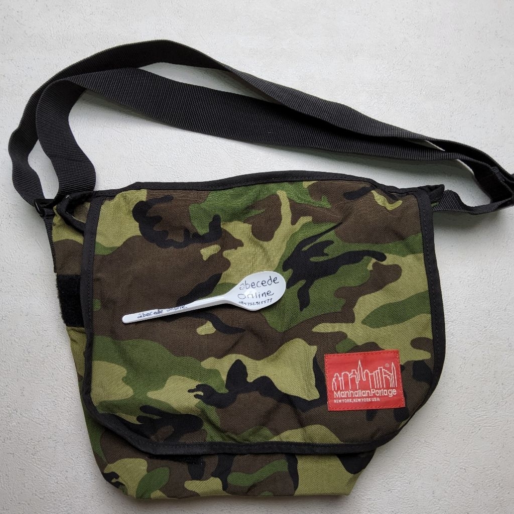 MANHATTAN PORTAGE camo Sling bag