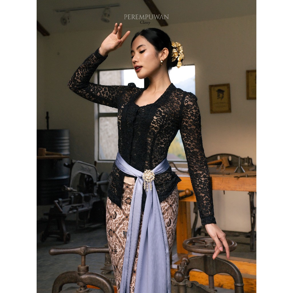 PEREMPUWAN | Atasan Kebaya Wanita Bali Kutu Baru Putih Wisuda Kondangan Modern Elegant Premium Mewah