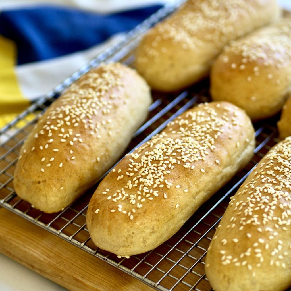 

Roti Hotdog Wijen, Roti Hotdog tabur wijen 1pack isi 5pcs, frozen food