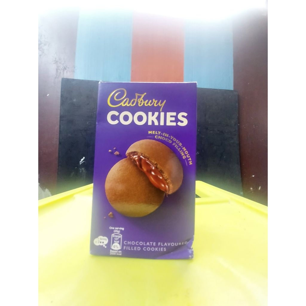 

Cadbury Cookies (6x25gr) Cadbury Chocolate Flavoured Filled Cookies - Melt in Mouth Choco Filling