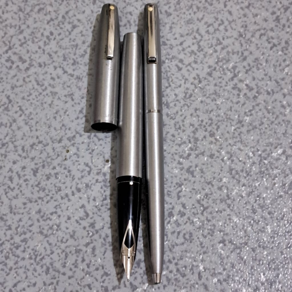 

Sepasang Sheaffer Imperial Vintage buatan Australia