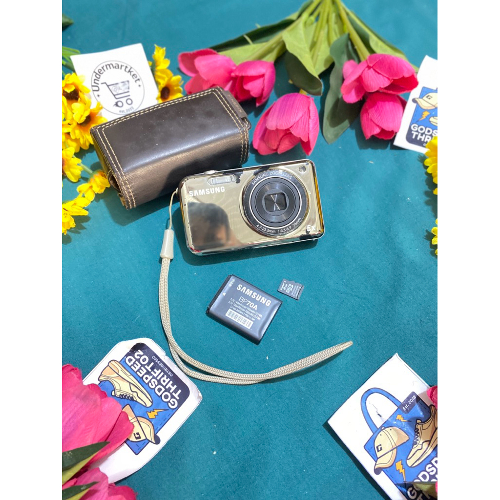 Camera Digital Samsung PL120 Dual Screen for Selfie series 14.2 MegaPixels 5x Optical Zoom