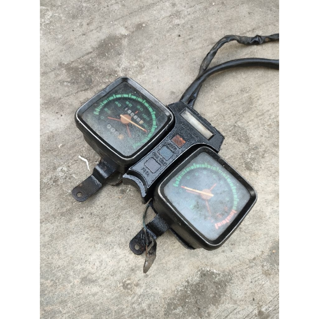SPEEDOMETER KILOMETER SUZUKI TRS