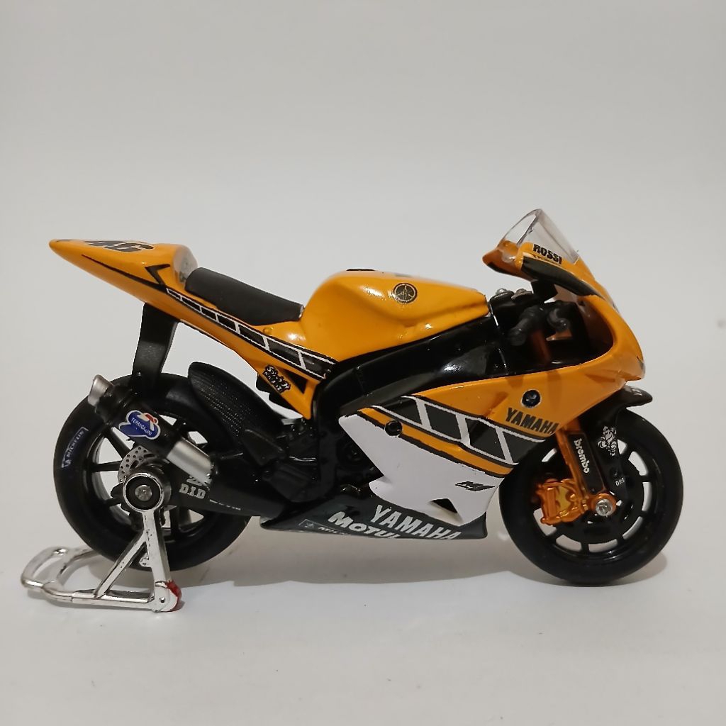 Diecast Motogp Maisto 1/18  Yamaha YZR M1 Valentino Rossi 2005 Special Livery Laguna Seca Custom