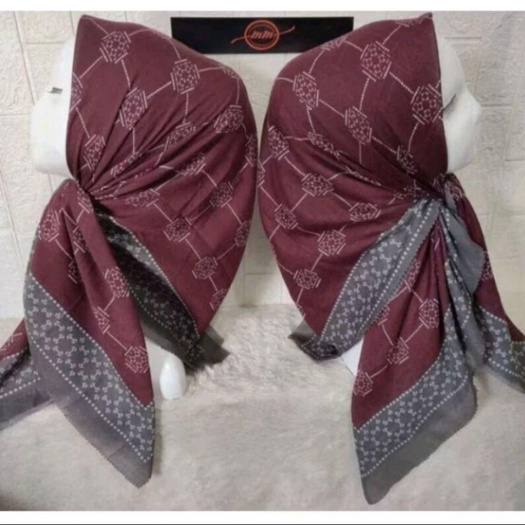 Hijab Motif Lunn Maroon kode 42 Jilbab Segi Empat Voal Premium