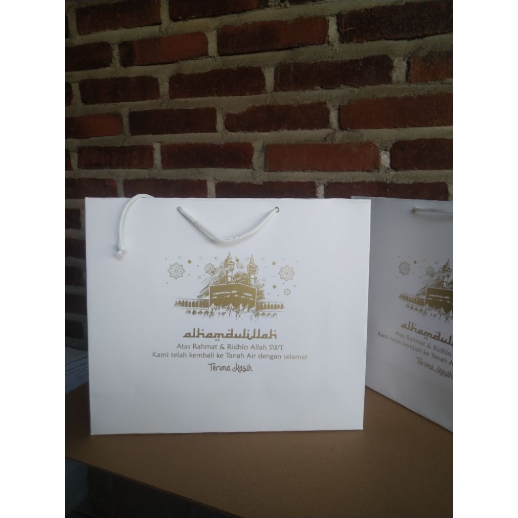 

Paperbag Haji dan Umroh, Tas suovenir haji dan umroh sablon gold