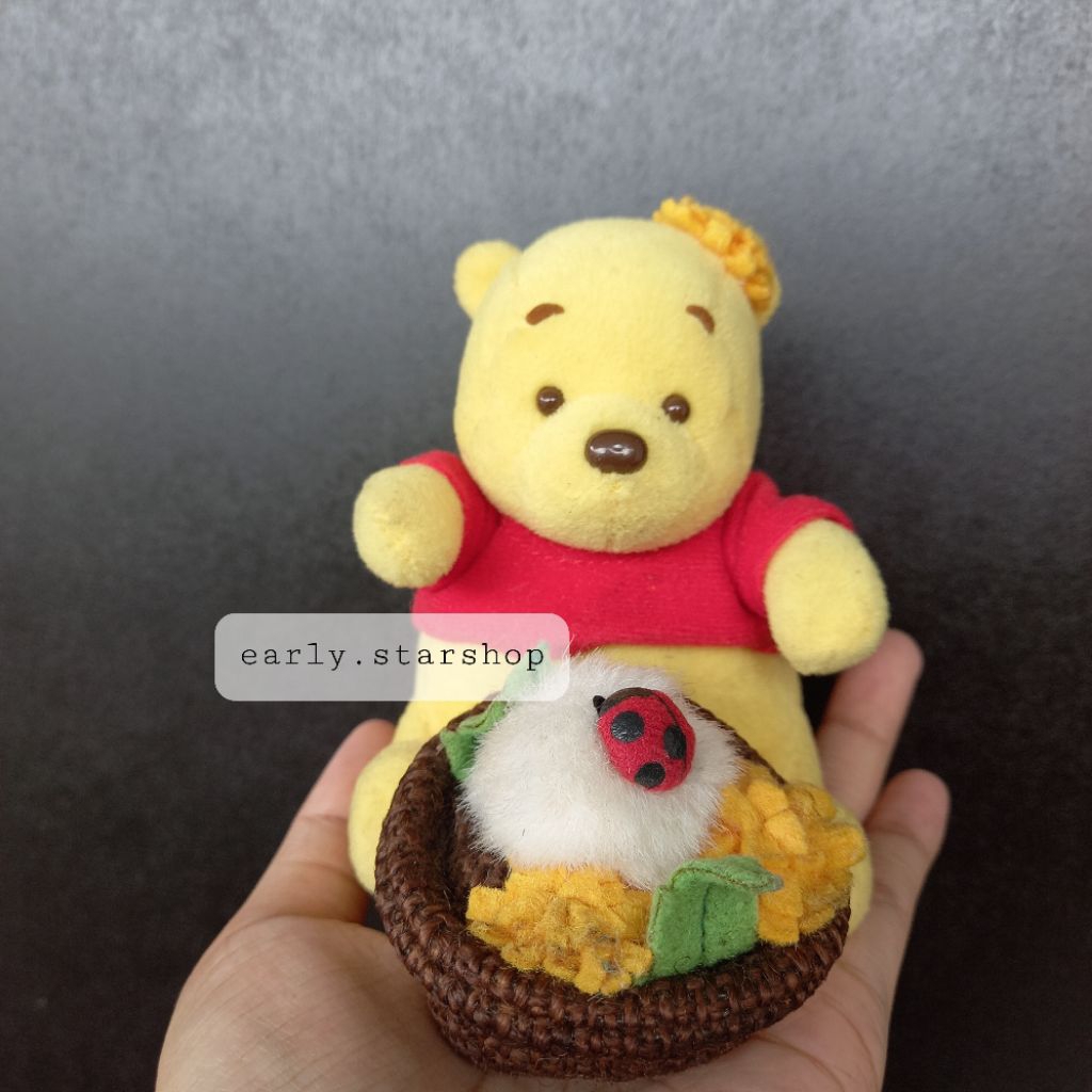 Boneka kecil winnie the pooh tarik getar disney