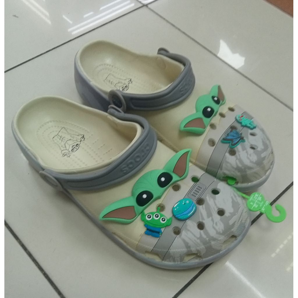 CROCS STAR WARS GROGU/sandal Crocs dewasa